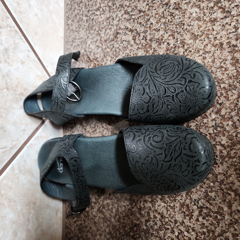 Dansko womens sandal/shoes